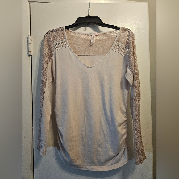 Ambiance Maternity Ivory Lace Sleeve Top - XL - Picture 1 of 4